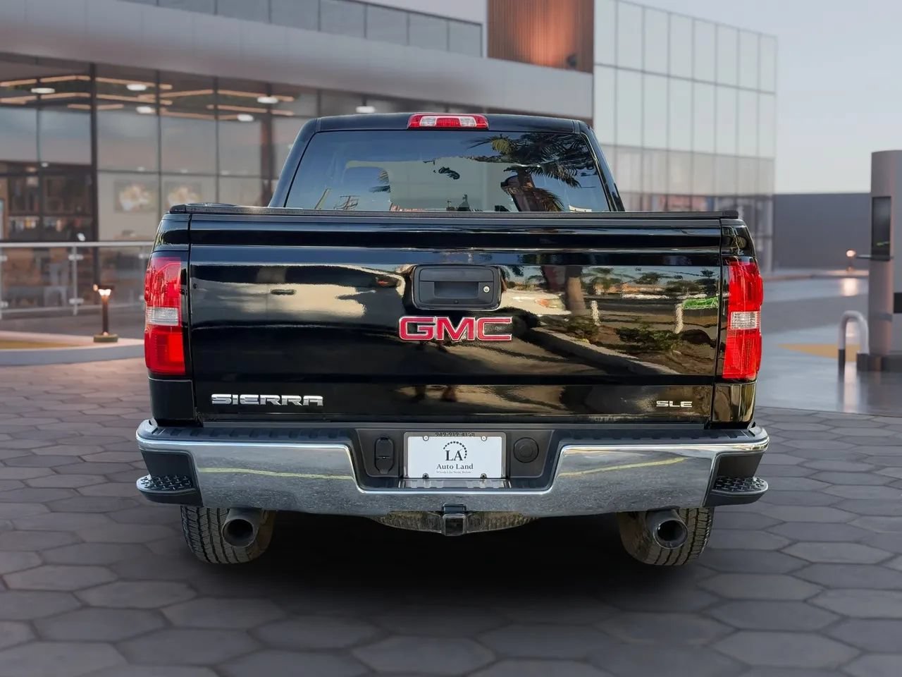 Used 2018 GMC Sierra 1500 SLE w/ Suspension Package, Off-Road AWD/4WD image 5
