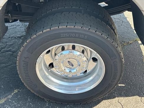 Used 2024 Ford F450 Platinum w/ FX4 Off-Road Package AWD/4WD image 37