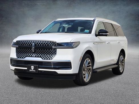New 2027 Lincoln Navigator Premiere AWD/4WD image 3