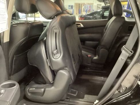 Used 2019 Nissan Pathfinder SL image 17