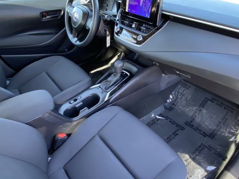 Certified 2025 Toyota Corolla LE image 9