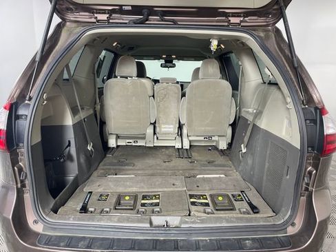 Used 2018 Toyota Sienna LE image 13