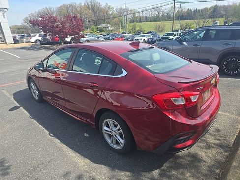Used 2017 Chevrolet Cruze LT w/ Convenience Package image 4