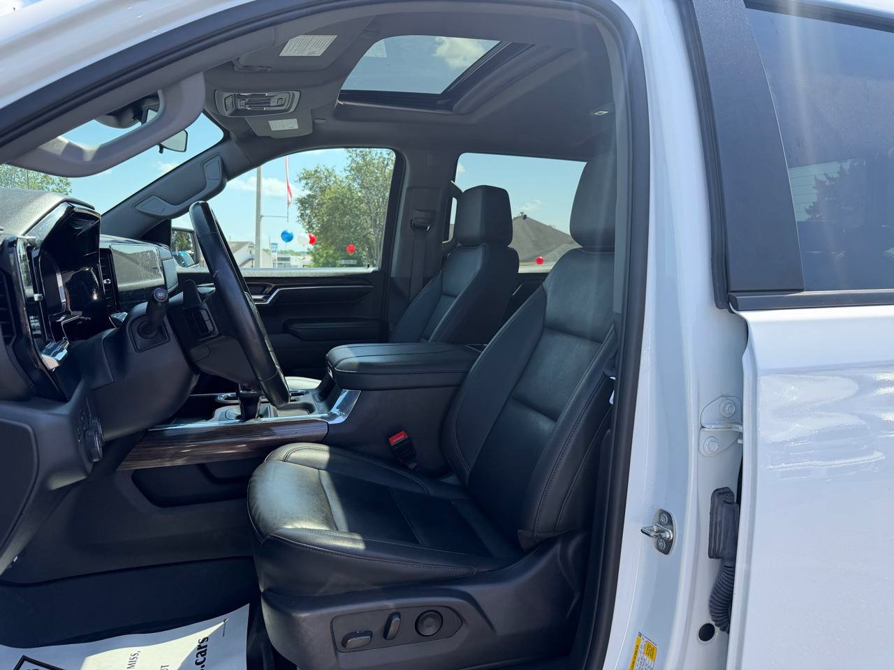 Used 2024 Chevrolet Silverado 1500 LT Trail Boss w/ Convenience Package II AWD/4WD image 25