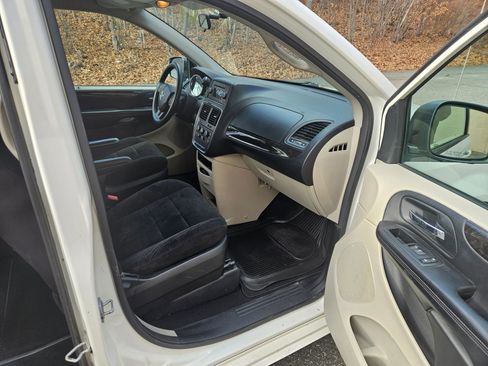 Used 2013 Dodge Grand Caravan SE image 8