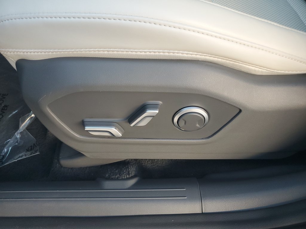 Used 2025 Hyundai Santa Fe SEL FWD image 23