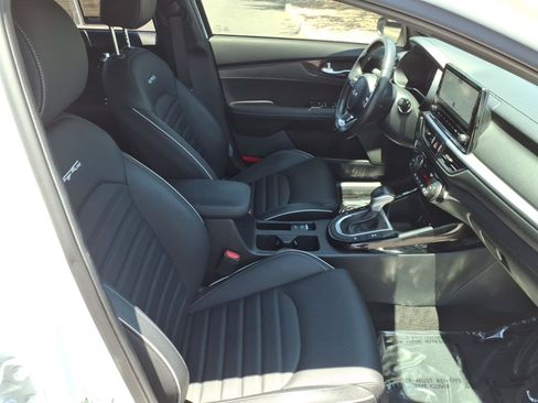 Used 2022 Kia Forte GT-Line w/ GT-Line Premium Package FWD image 9