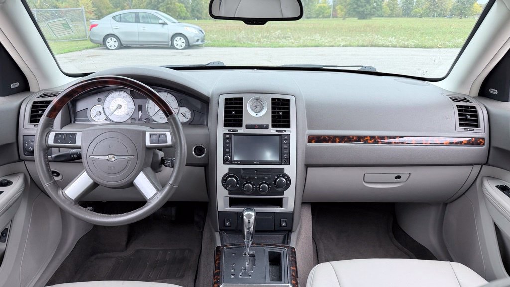 Used 2009 Chrysler 300 C RWD image 12