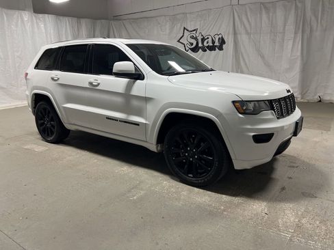 Used 2019 Jeep Grand Cherokee Altitude image 1