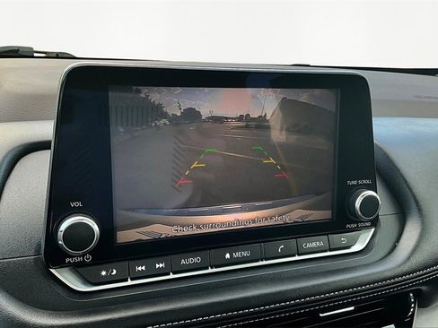 Used 2022 Nissan Rogue SV image 21