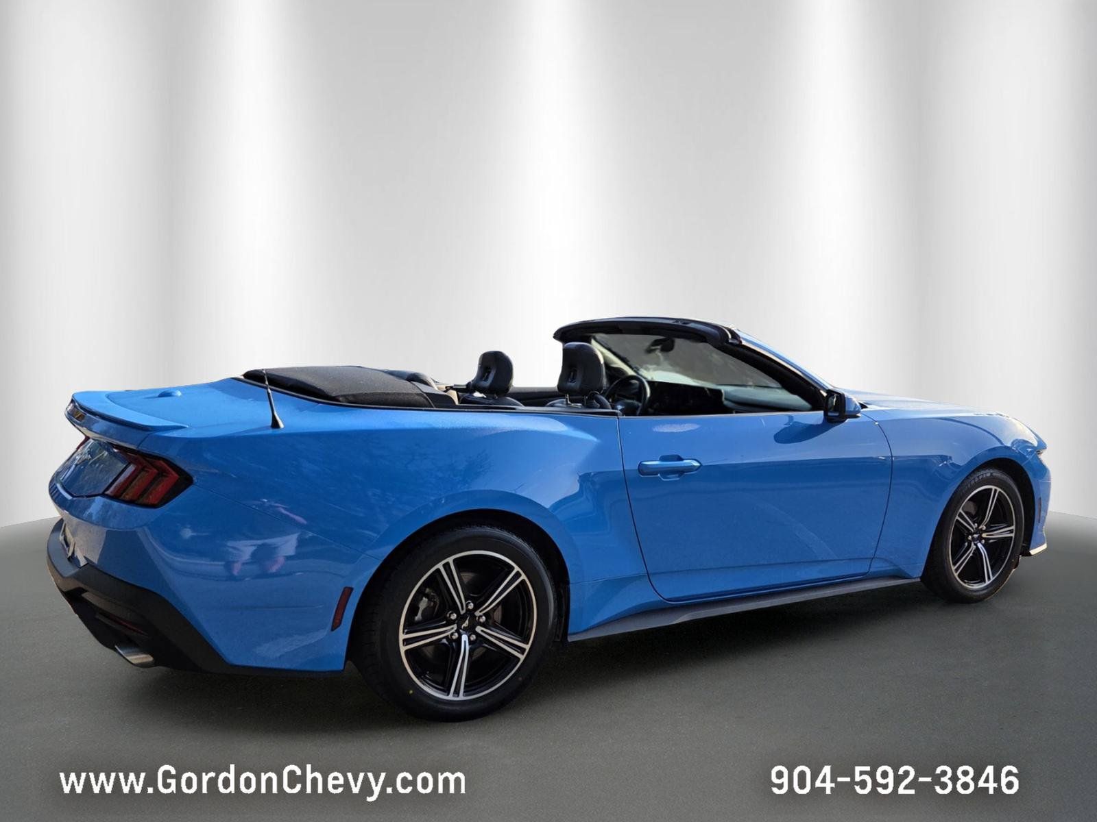 Used 2025 Ford Mustang Premium RWD image 6