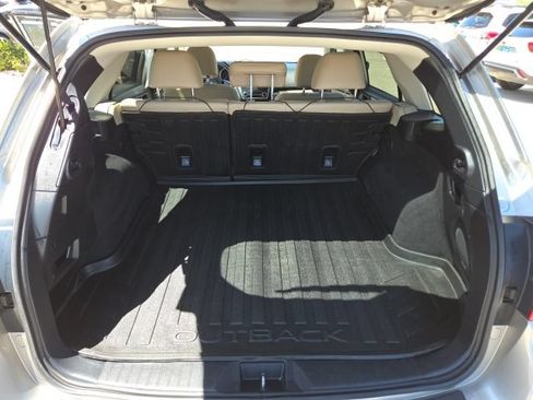 Used 2018 Subaru Outback 3.6R Limited AWD/4WD image 19
