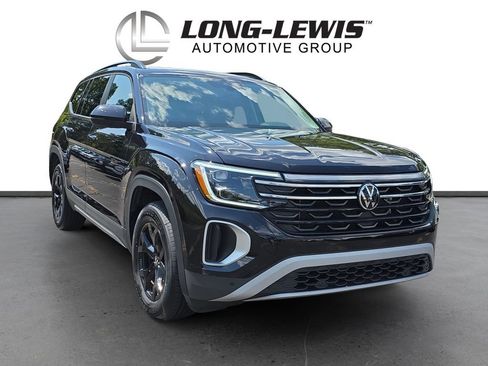 Certified 2024 Volkswagen Atlas Peak Edition SE AWD/4WD image 10