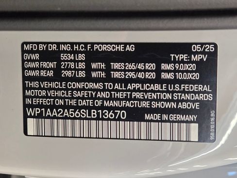 New 2025 Porsche Macan AWD/4WD image 22