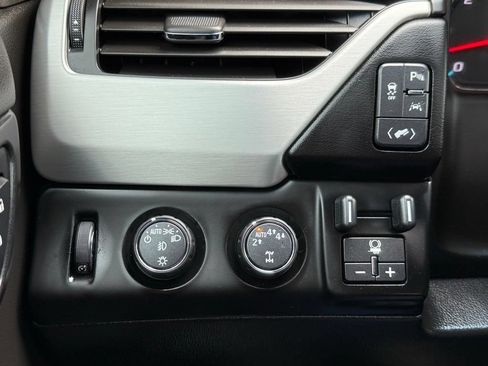 Used 2018 GMC Yukon SLT w/ Premium Edition AWD/4WD image 39