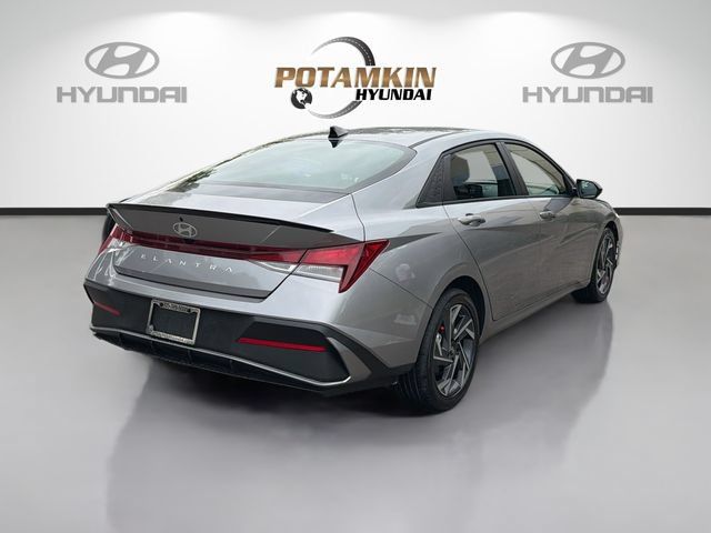 Certified 2025 Hyundai Elantra Sport FWD image 5