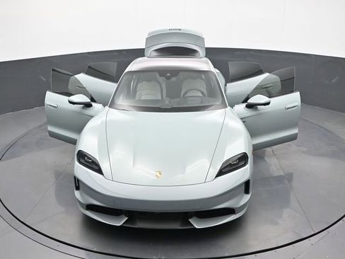Used 2025 Porsche Taycan 4S AWD/4WD image 32