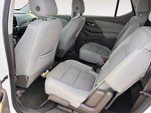 Used 2020 Chevrolet Traverse LT image 13