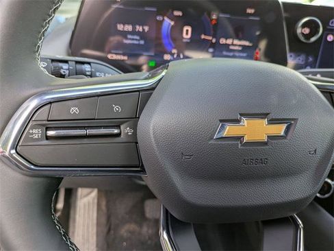 New 2026 Chevrolet Equinox EV LT image 16