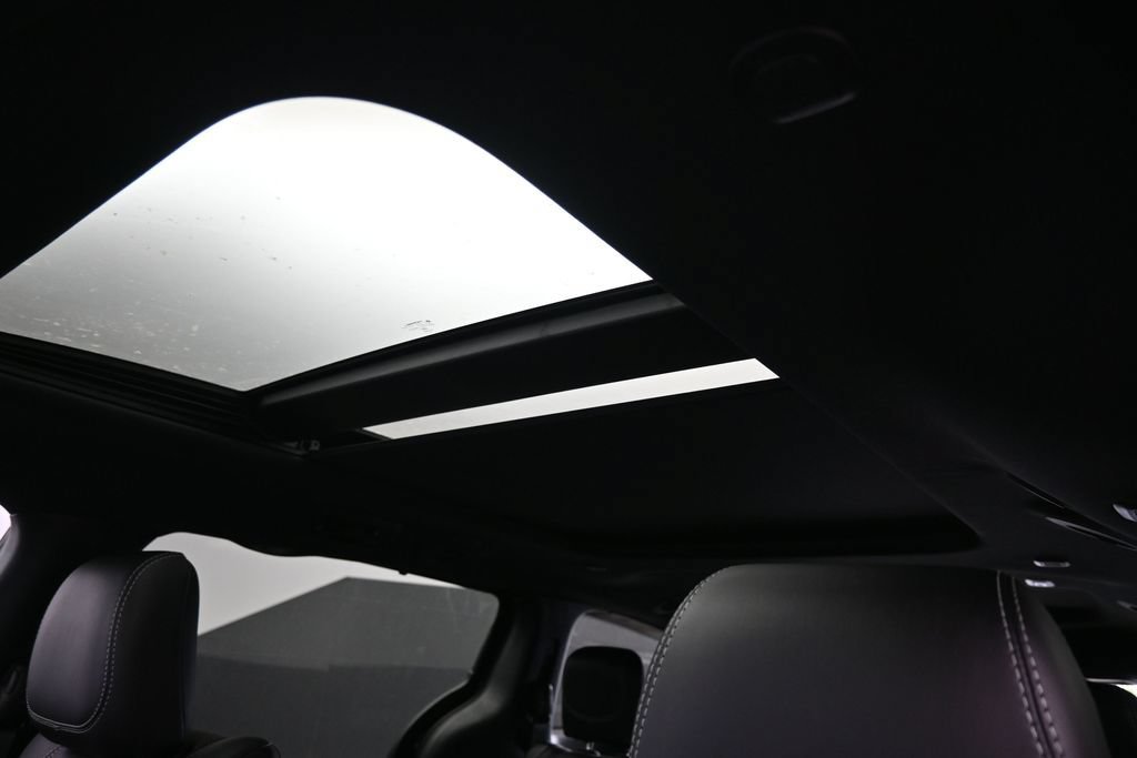 New 2027 Chrysler Pacifica Select w/ Family Tech Group FWD image 15