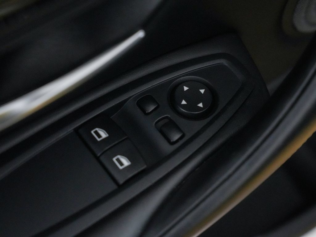 Used 2015 BMW M4 Coupe w/ Executive Package RWD image 28