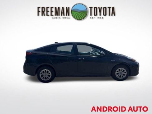 Used 2022 Toyota Prius LE FWD image 4