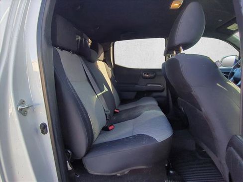 Used 2022 Toyota Tacoma TRD Off-Road image 18