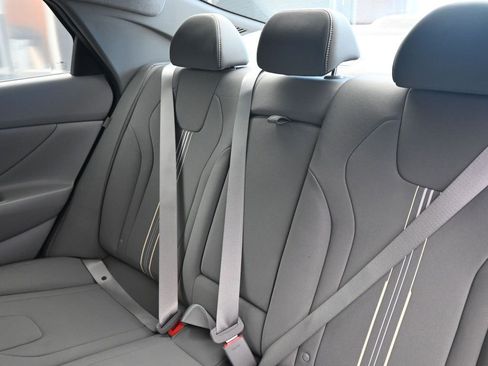 Used 2025 Hyundai Elantra SEL image 19