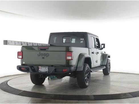 Used 2023 Jeep Gladiator Sport AWD/4WD image 7