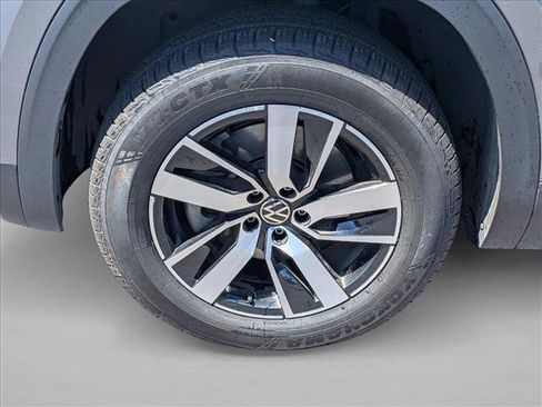 Used 2023 Volkswagen Atlas SE image 15