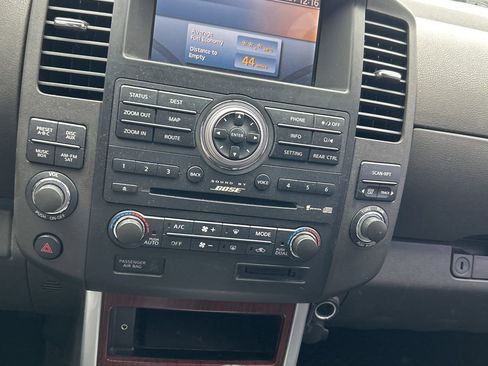 Used 2010 Nissan Pathfinder LE w/ Navigation Pkg image 11