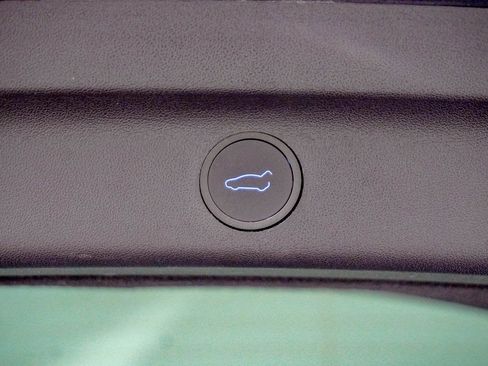 Used 2023 Tesla Model Y Long Range image 9