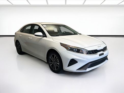Used 2024 Kia Forte LXS FWD image 3