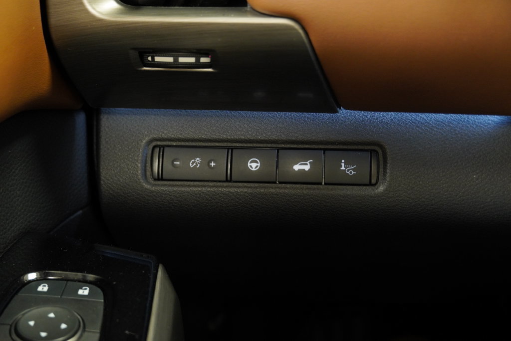 Used 2024 Nissan Pathfinder Platinum AWD/4WD image 37