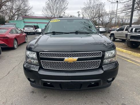 Used 2014 Chevrolet Suburban LTZ image 2