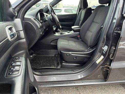 Used 2021 Jeep Grand Cherokee Laredo image 16