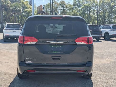 Used 2021 Chrysler Voyager LX FWD image 6