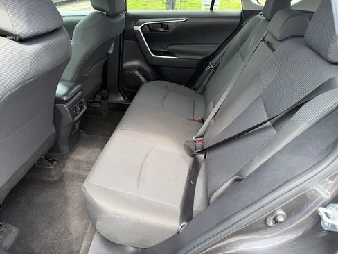 Used 2022 Toyota RAV4 LE AWD/4WD image 18