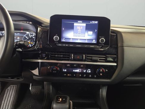 Used 2025 Nissan Pathfinder SV AWD/4WD image 17