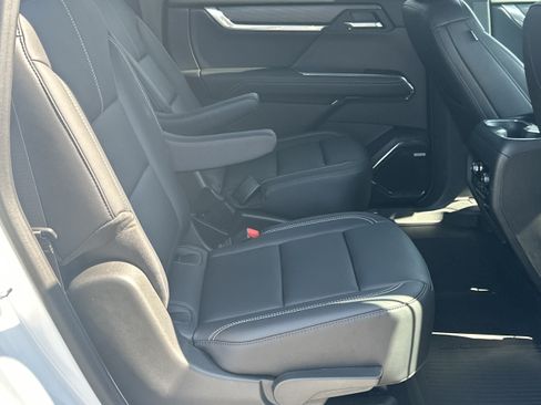 Used 2026 GMC Acadia Elevation w/ Elevation Premium Package FWD image 15