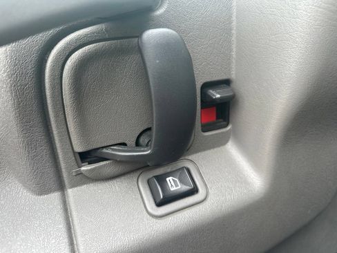 Used 2017 Chevrolet Express 2500 RWD image 15