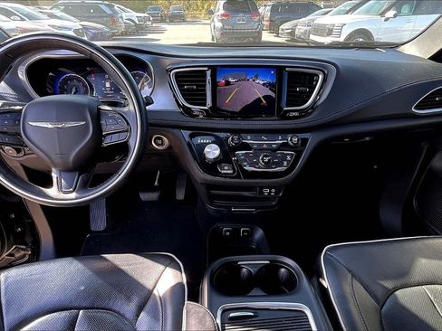 Used 2018 Chrysler Pacifica Limited w/ S Appearance Package image 13