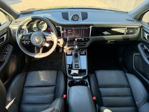 Certified 2026 Porsche Macan image 17
