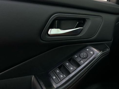 Used 2025 Nissan Rogue SV image 21