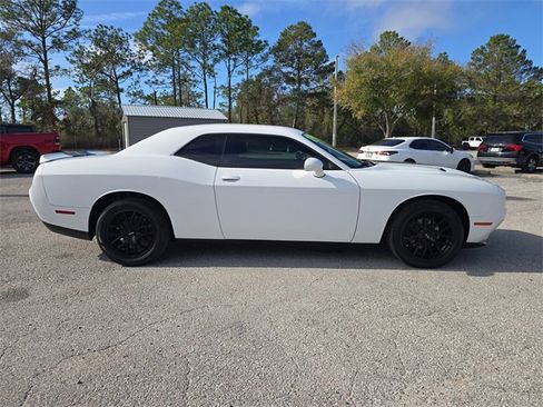 Certified 2019 Dodge Challenger SXT image 3