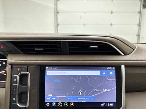 Used 2021 GMC Yukon XL Denali w/ Denali Premium Package image 38