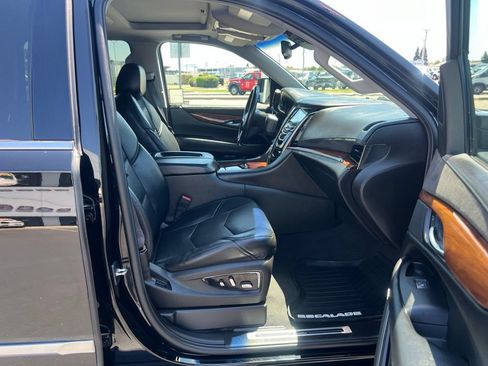 Used 2015 Cadillac Escalade Premium AWD/4WD image 32