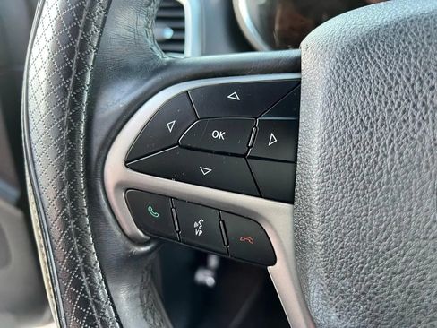 Used 2018 Jeep Grand Cherokee Laredo RWD image 10