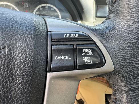 Used 2011 Honda Accord EX-L image 32