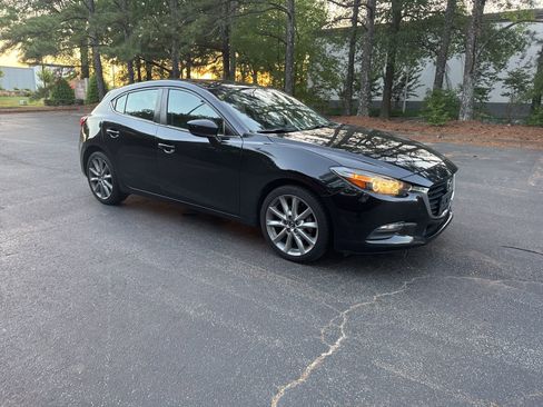Used 2017 MAZDA MAZDA3 Touring FWD image 4